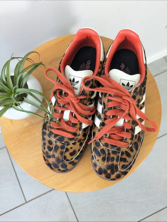Adidas Samba OG Women's Leopard Print Sneakers with Red Accents 6.5 - Picture 2 of 7